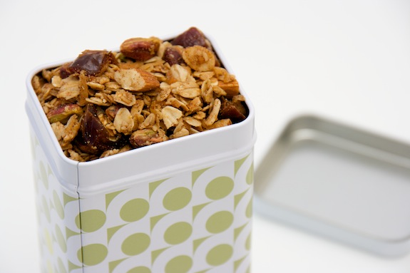 almond and date granola