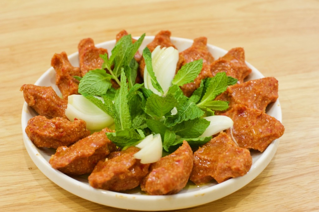 kibbeh nayyeh, mezze presentation