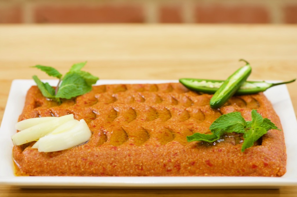 kibbeh nayyeh, platter presentation kibbeh nayyeh, platter presentation