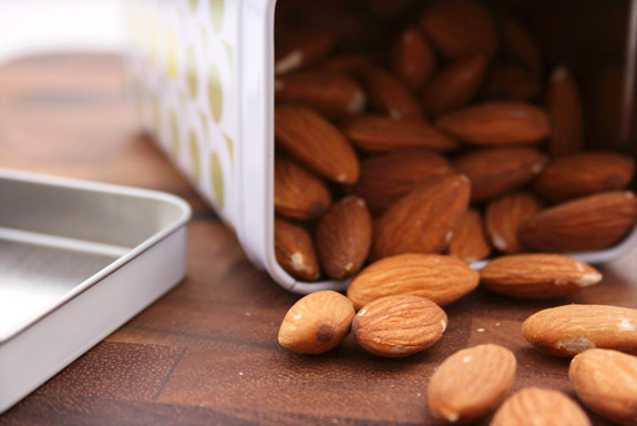 almonds for snacking