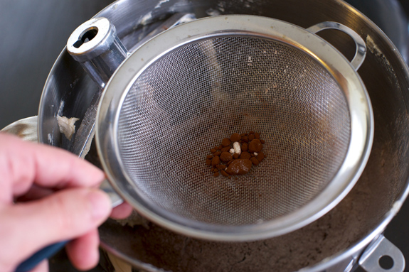 sift for clumps sifting